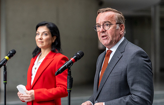 Vojensky sílící Německo trápí Francii. Sama si tak velké výdaje dovolit nemůže