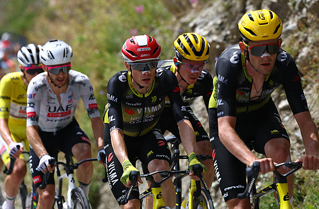 Tour ONLINE: Vingegaard a Pogačar jedou s únikem dne. Míří na obávaný Col de la Loze