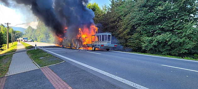 V nedli dopoledne na silnici I/11 v obci Ropice na Frýdecko-Místecku vplynul...