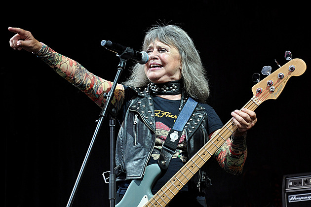 Skončím, až na pódiu zatřesu zadkem a bude ticho, hlásá zpěvačka Suzi Quatro