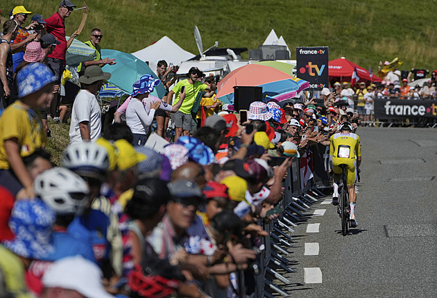 Tour ONLINE: Na úvod třetího týdne ikona. Cyklisty čeká kopec Mont Ventoux