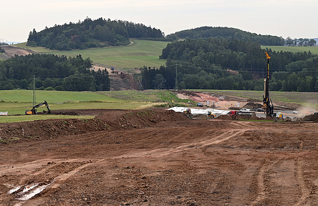 Otevření části dálnice D6 u Lubence se odsouvá, na stavbě se vyskytly problémy