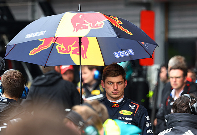 Byly to hezké historky, smál se Verstappen  a potvrdil, že bude dál jezdit za Red Bull