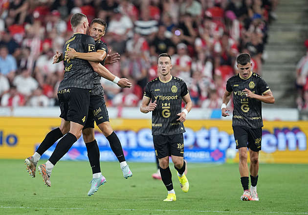 Fotbal se valí na Hradec: Jsme natěšení na plný Malšák, říká Vácha