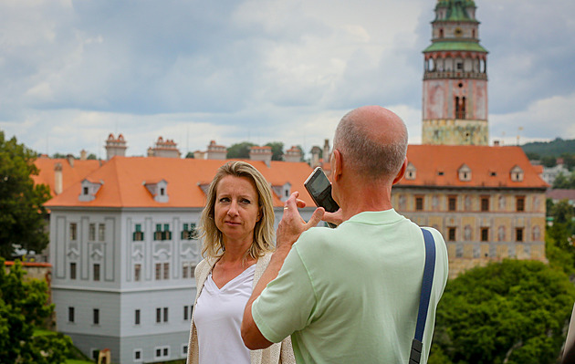 Voda za 300, káva za 170. Turistů v Českém Krumlově ubylo, ceny ale zůstaly