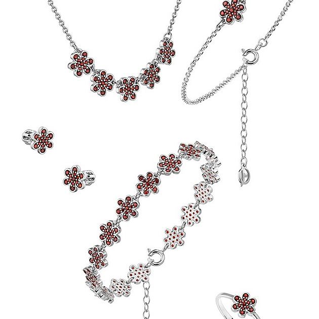 Český šperk si oblíbili i v Japonsku. Právě teď září na EXPO 2025