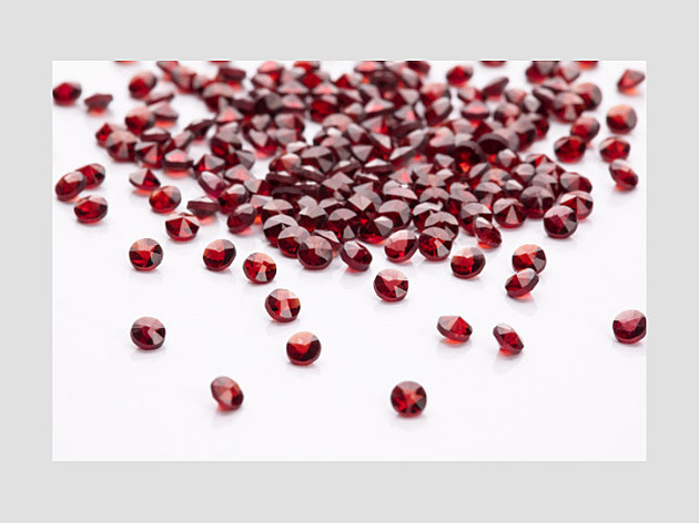 Zapomeňte na diamanty. Okouzlující český granát se těží pouze u nás. Jaké je jeho tajemství?