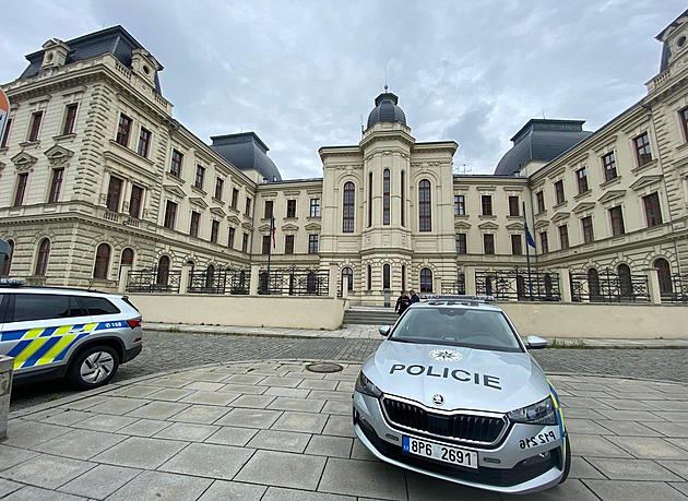 Anonym nahlásil bombu v budov Okresního soudu Plze-msto. (23. ervence 2025)