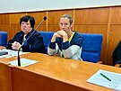 Lucie afakov (vpravo) v jednac sni Okresnho soudu v Chomutov. (29....