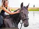 Vanesa Pyszkov chlad svho kon v ece.