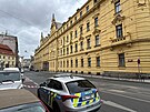 Policist zasahuj u nahlen bomby v budov mstskho soudu v ulici Splen....