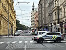 Policie uzavela kiovatku Lazarsk a j pilehl ulice v centru Prahy, kvli...