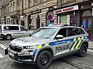 Policie uzavela kiovatku Lazarsk a j pilehl ulice v centru Prahy, kvli...