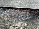 Havrie vody pokodila komunikaci u adu mstsk sti Praha 8. (29. ervence...