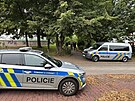 Prat policist zasahuj v Hornch Poernicch, kde byly zranny dv pbuzn...