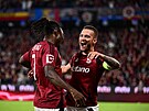 Luká Haraslín a Victor Olatunji se radují z vítzné trefy proti Mladé...