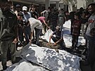 V Pásmu Gazy pi izraelské stelb zemelo dalích 73 Palestinc, kdy ekali...