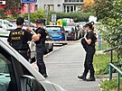 Kriminalist a policist zasahuj v prask Kri kvli podezelmu mrt osoby...