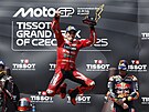 Marc Márquez se raduje z vít�zství na MotoGP v Brn�.