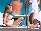 Modelka Ashlen Alexandra si s kamarádkou vyrazila odpo�inout od p�ehlídkových...
