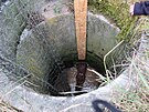 Hasii pustili pod tlakem do roury vodu, aby srne vylezlo ven. Npad to byl...