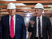 Zna�n� rozlad�ný americký prezident Donald Trump p�i setkání s p�edsedou...