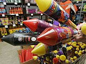 Pracovník firmy, která se specializuje na prodej zábavní pyrotechniky a...