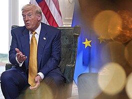 Americký prezident Donald Trump a p�edsedkyn� EK Ursula von der Leyenová...