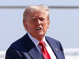 Americký prezident Donald Trump  pi odletu do Skotska. (25. ervence 2025)