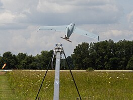 Dron �ízený um�lou inteligencí vyroben ve východních �echách. Dron se doká�e...