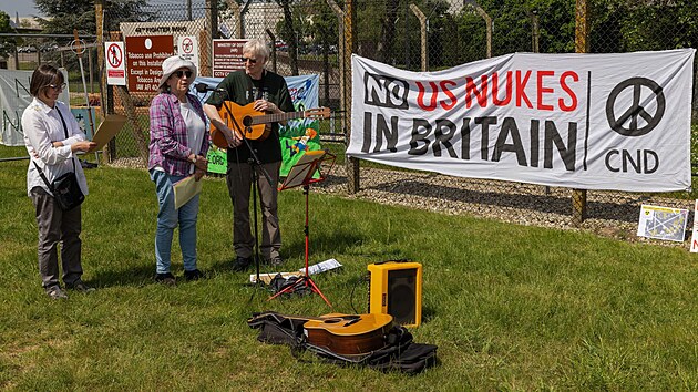 Z�kladna Lakenheath. Protest proti rozm�st�n� americk�ch jadern�ch zbran� v Brit�nii (11. kv�tna 2024)