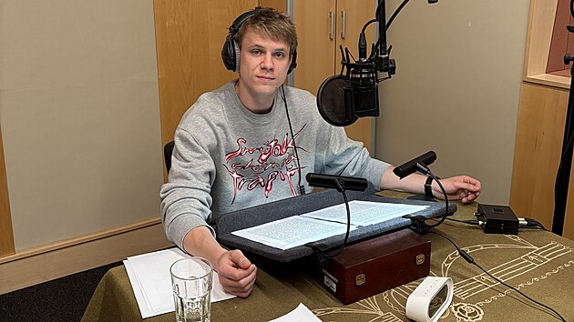 Zdenk Pikula pi ten audioknihy Naeptvai.