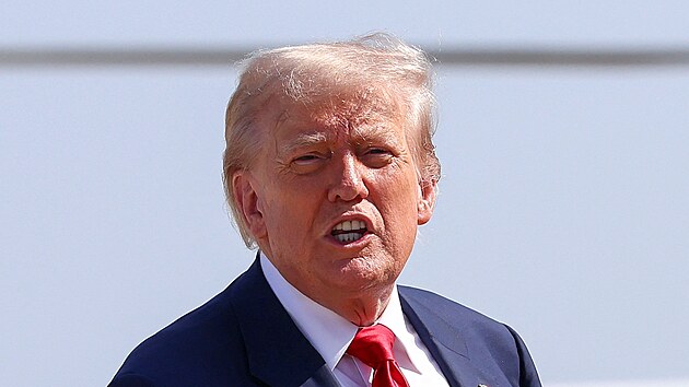 Americký prezident Donald Trump  pi odletu do Skotska. (25. ervence 2025)