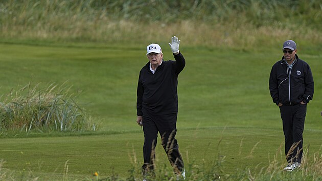 Trump si pi sv nvtv Skotska zahrl golf ve svm vlastnm rezortu v Turnberry. (26. ervence 2025)