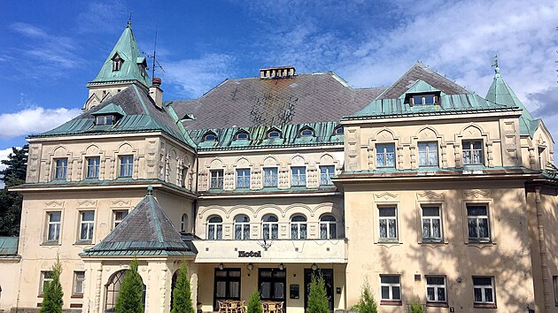 Zmeek, kter si nechal postavit ve Vysokm nad Jizerou prvorepublikov politik Karel Kram, dnes slou jako hotel. 