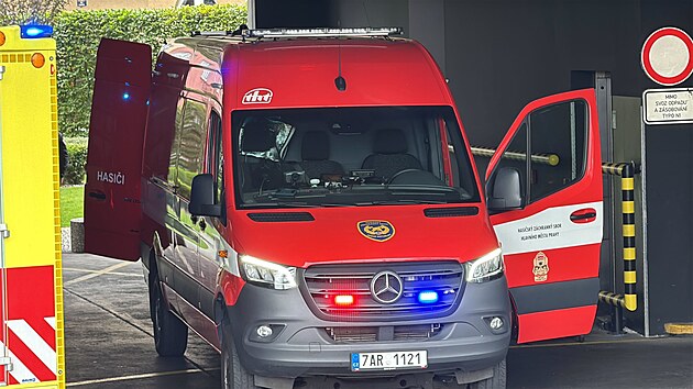 Prat hasii zasahovali v kancelsk budov v Nuslch v ulici 5. kvtna, z dvodu ptomnosti nebezpen chemick ltky. (28. ervence 2025)
