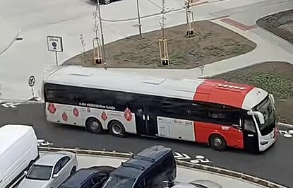 Aby autobusy projely Nádraní ulicí v Mlníku, musí si idii najet a do...