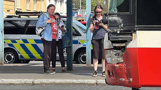 Na zastvce mstsk hromadn dopravy Smchovsk ndra narazil v nedlili odpoledne autobus do tramvaje. (20. ervence 2025)