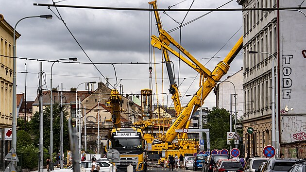Demolice pvodnho elezninho mostu u Smchovskho ndra v Praze (21. ervence 2025)