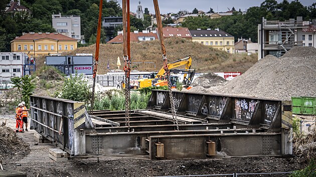 Demolice pvodnho elezninho mostu u Smchovskho ndra v Praze (21. ervence 2025)