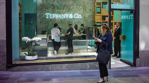 Obchod klenotnictví Tiffany & Co. v Rockefellerov� centru v New Yorku (20. zá�í...