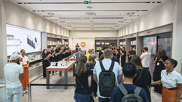 Slavnostn oteven oficilnho Xiaomi obchodu v Praze