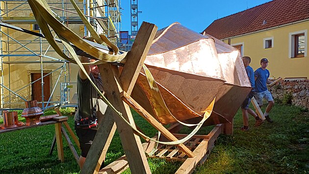V Ledenicch opravuj v kostela. (22. ervence 2025)