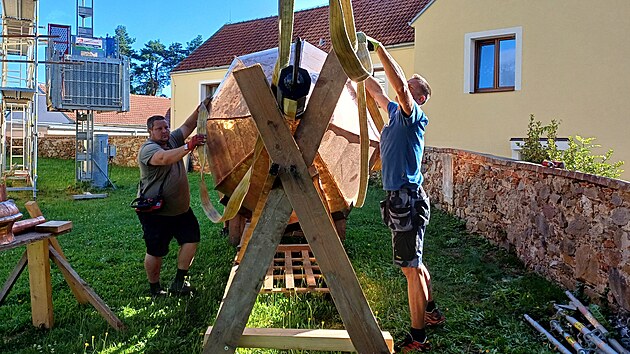 V Ledenicch opravuj v kostela. (22. ervence 2025)
