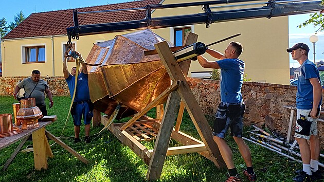 V Ledenicch opravuj v kostela. (22. ervence 2025)