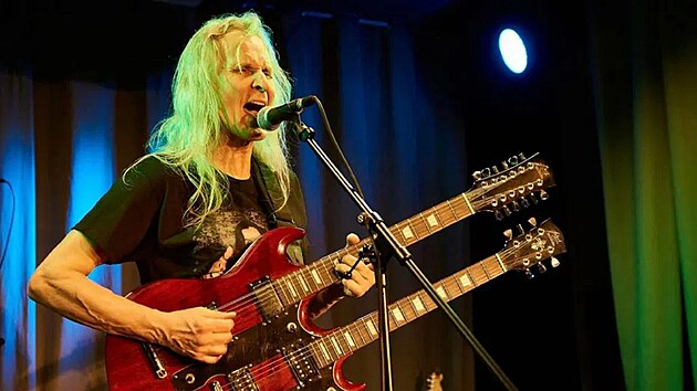 Vilm Majtner vystupuje v uskupen Black Sabbath revival Brno.