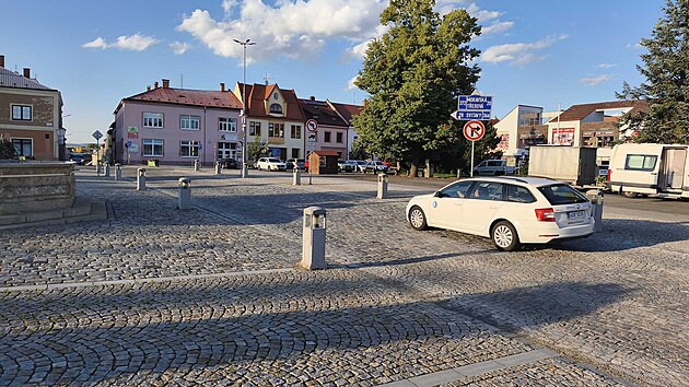 Obyvatel Jevka se chtj zbavit hlunch kostek z nmst. (28.ervence 2025)