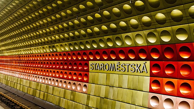 Provoz ve stanici metra Starom�stsk� bude po po��ru eskal�toru obnoven alespo�...