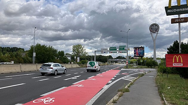V kritickm mst u odboky do nkupnho centra se k cyklista versus auto, a kdy tam cyklista pojede svou rychlost a auto bude muset odboit, tak je to hodn nebezpen, tvrd koordintor BESIP v Praze Oldich Kassl.