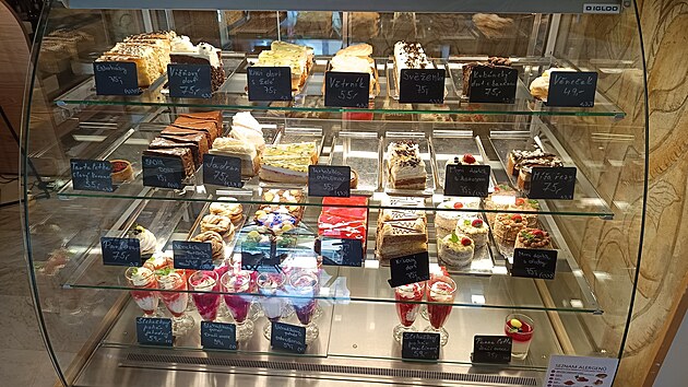 Na jednu z 27 druh kv - kvovch specialit, kv s alkoholem i ledovch kv - a velk mnostv denn erstvch zkusk mohou zajt lid do kavrny Marcaf ve zrekonstruovanch prostorech bval Radnin restaurace na Masarykov nmst v Jihlav.